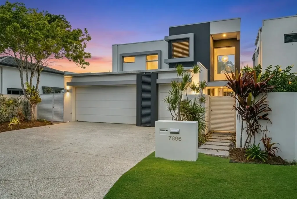 Hope Island 3房  Bespoke two-level home in Exclusive Hope Island Resort
