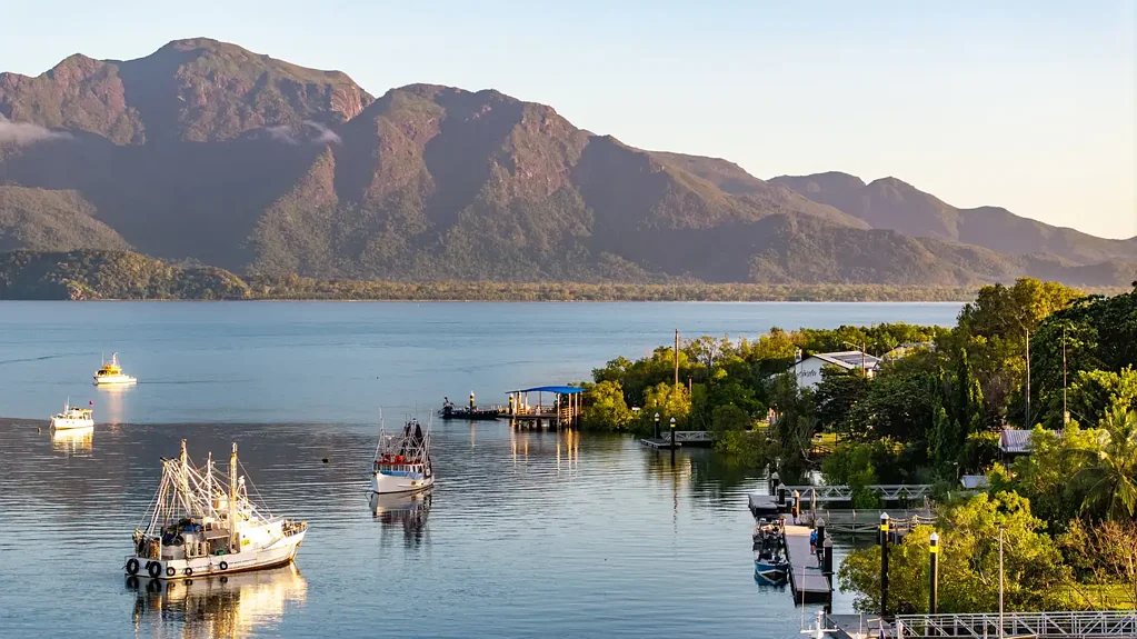 Lucinda 11બેડરૂમ Iconic Waterfront Accommodation Portfolio: Proven Turnkey Returns on the Coral Sea Edge