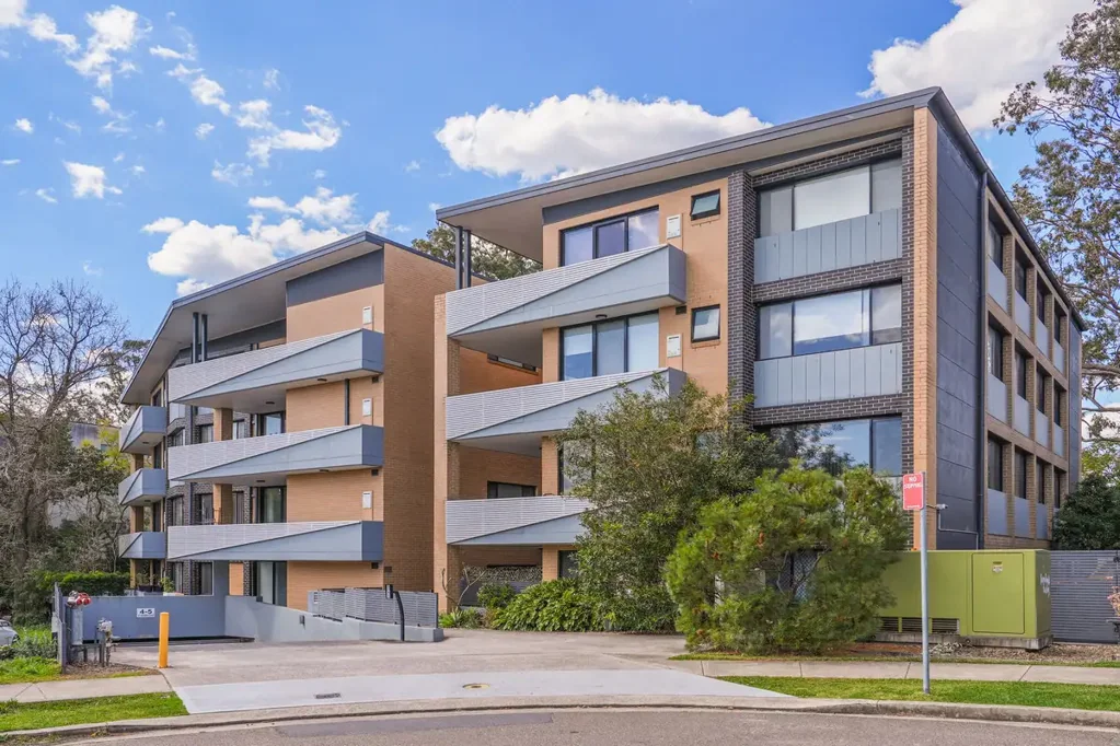 Dundas 2Moenga Full Brick Modern Apartment Living in a Peaceful Dundas Setting