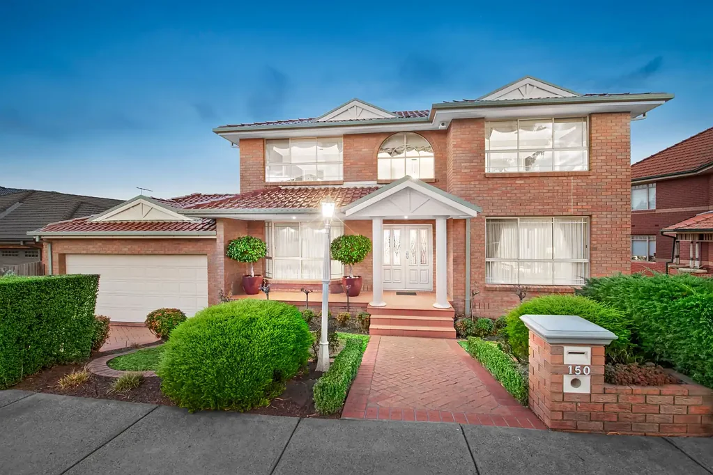 Mill Park 4 Bedroom Architectural Grandeur Across Three Expansive Levels
