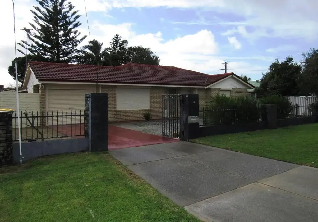 Charming 3-Bed Home Near Shops & Transport
