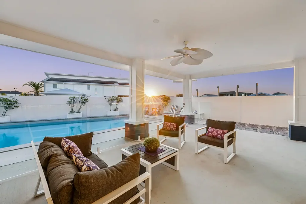 Jacobs Well 9ਬੈੱਡਰੂਮ HAMPTONS ALLURE MEETS COASTAL BLISS!