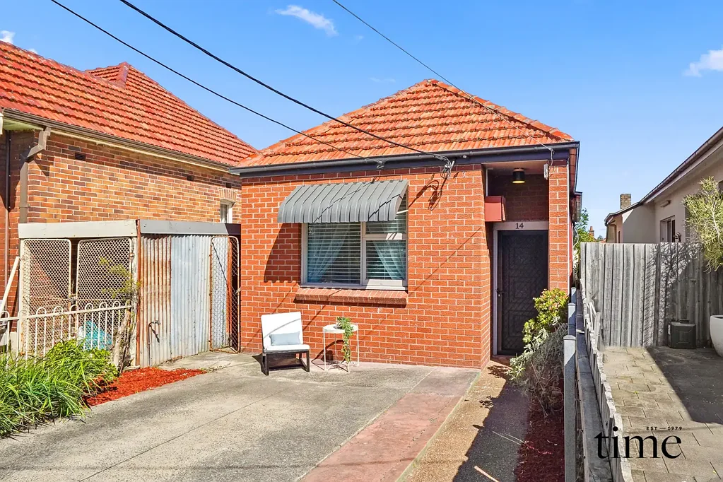 Marrickville 3ਬੈੱਡਰੂਮ Freestanding Full-Brick Classic with Huge Potential