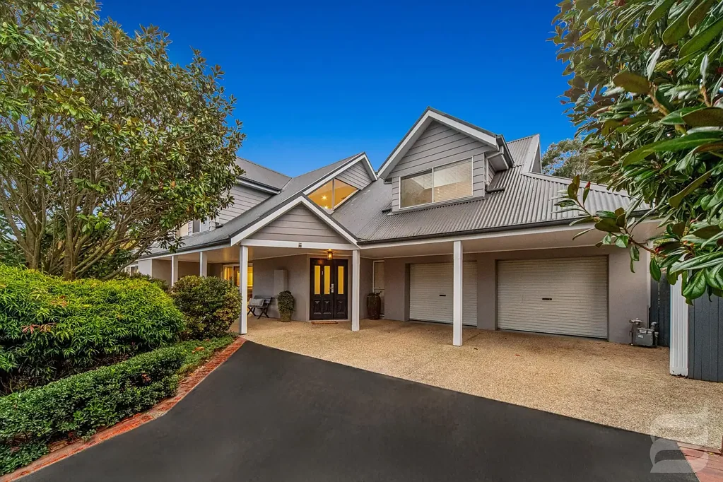 Mount Eliza 6 Slaapkamer Resort-Style Living with Multiple Living Zones, Pool, Spa & Tennis Court