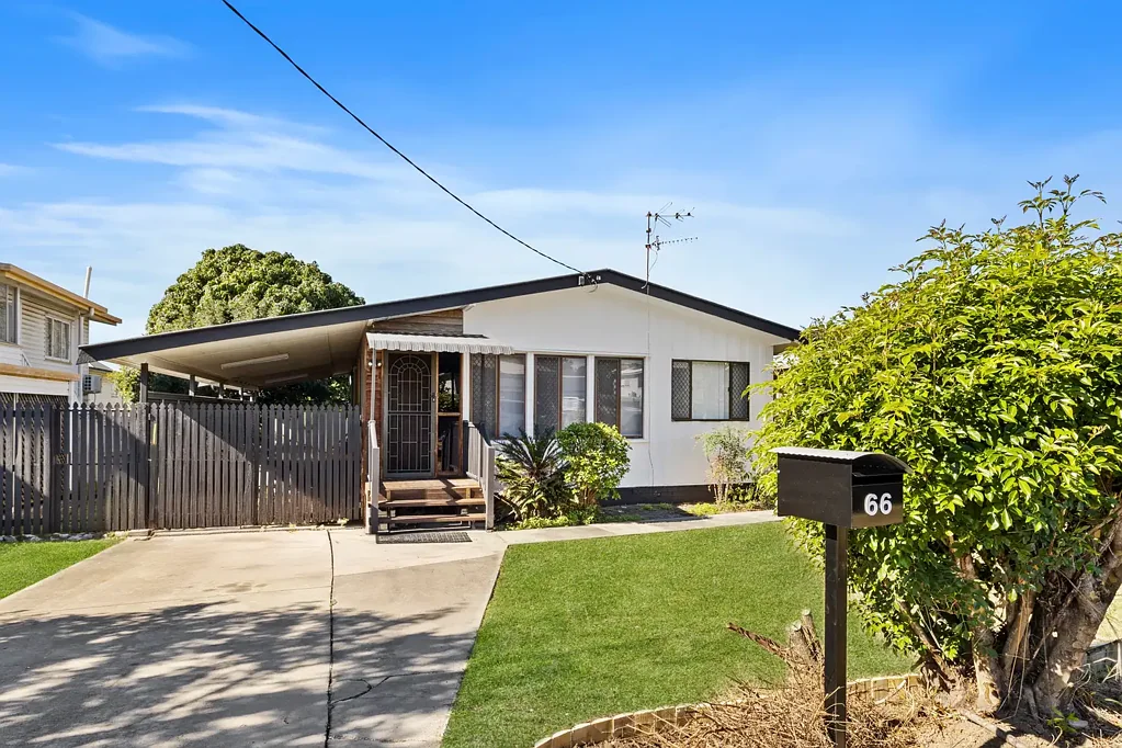 Freshly Renovated Charming Toolooa Home