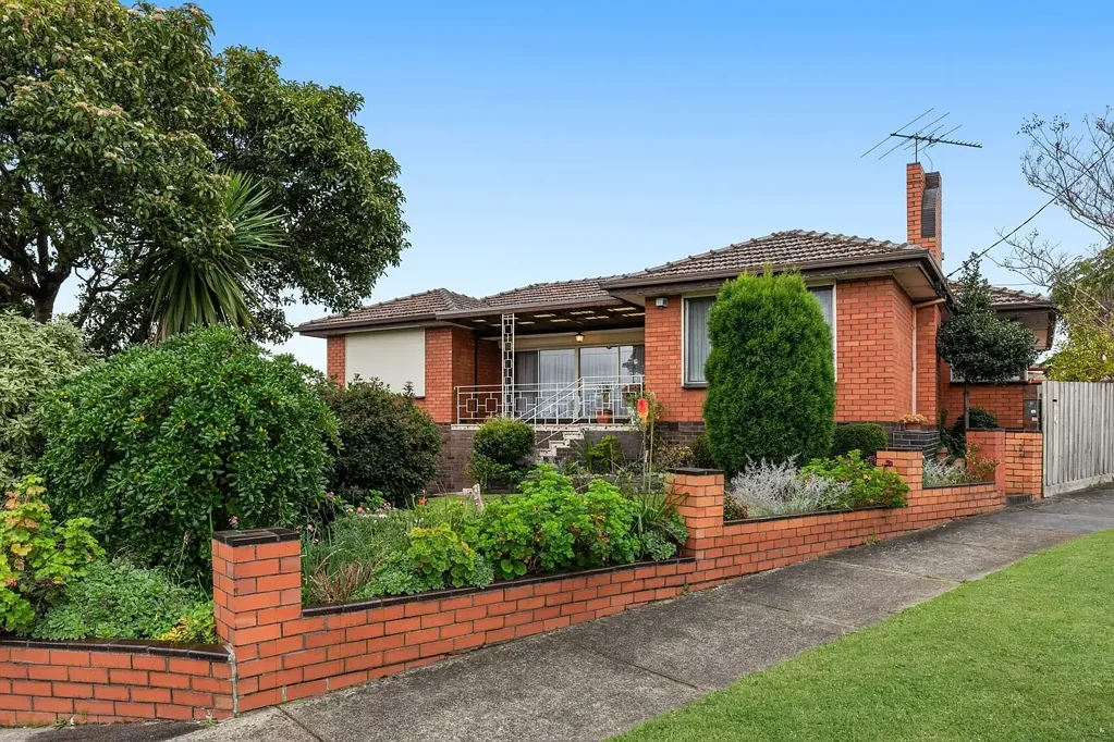 Preston 3 Slaapkamer A Family Favorite ….. with 2 Garages !