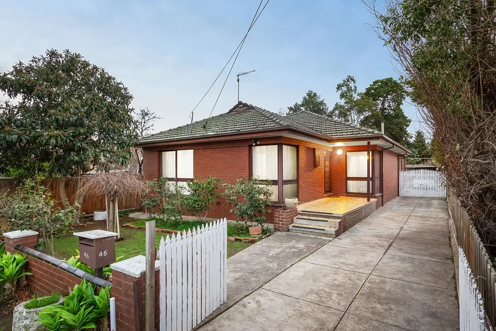 Coburg 3ਬੈੱਡਰੂਮ Solid Family Home On An Enormous Allotment - 1066 Sqm (Approx)