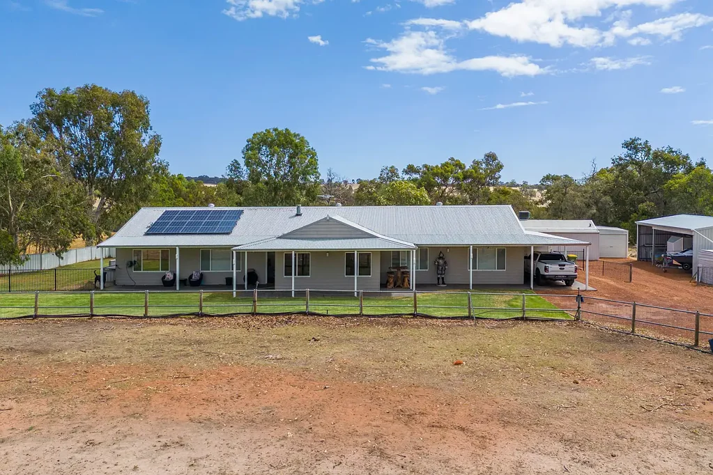 Mokine 9房  Executive Intergenerational Dream on 12.84 Acres – Two Homes, Endless Possibilities