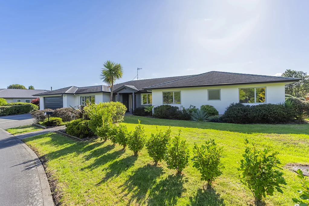 Raumati Beach 4房  A Gated Entrance to a Golden Setting