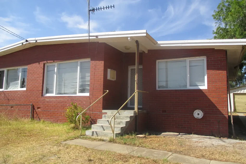 Brick and tile Duplex close to town