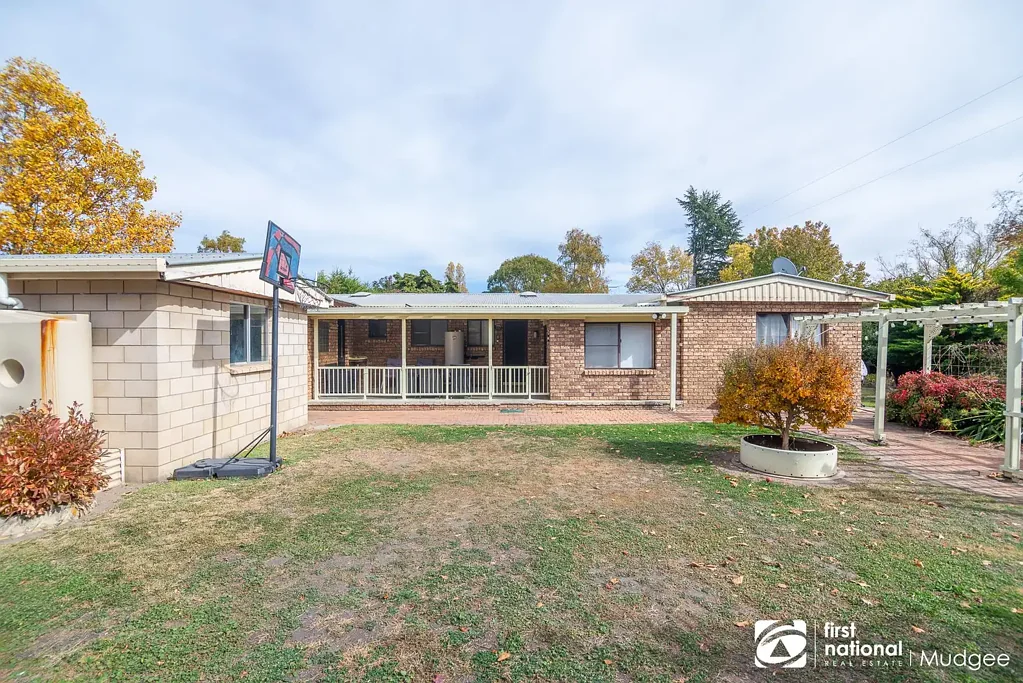 RURAL LIVING WITH PRIVACY & YOUR OWN TENNIS COURT