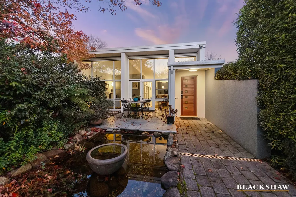 Forrest 3 Bedroom Refined Forrest retreat opposite Collins Park with botanical beauty
