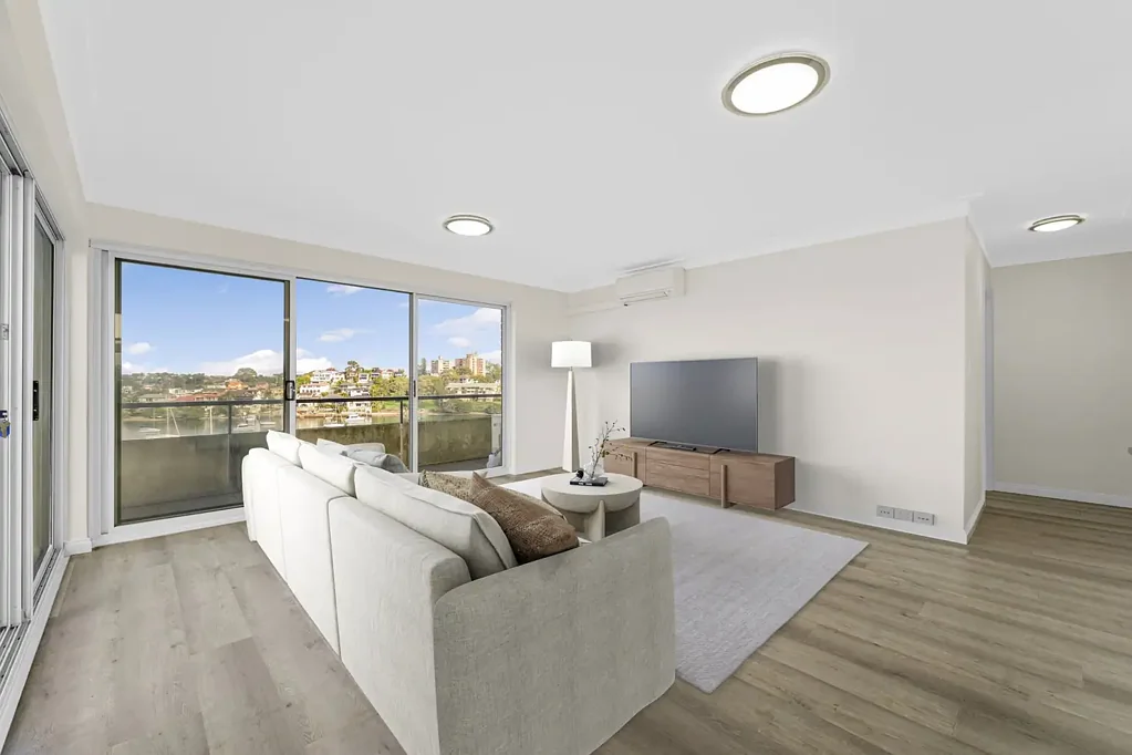 Spectacular Waterfront Apartment ..