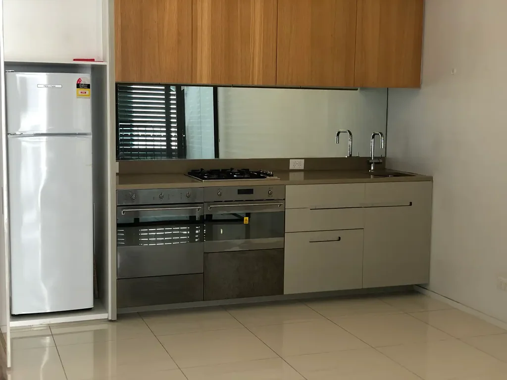 Large & Cozy 1 bedroom in a Dual Key Apartment