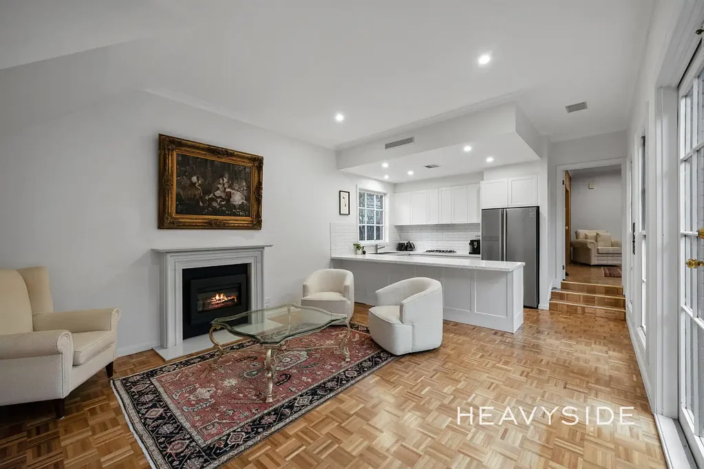 Canterbury 4房 全面翻新的家庭住宅 | 位于Canterbury黄金地段的罕见双街临街物业 Fully Renovated Family Residence | Rare Dual Street Frontage in Canterbury's Golden Mile