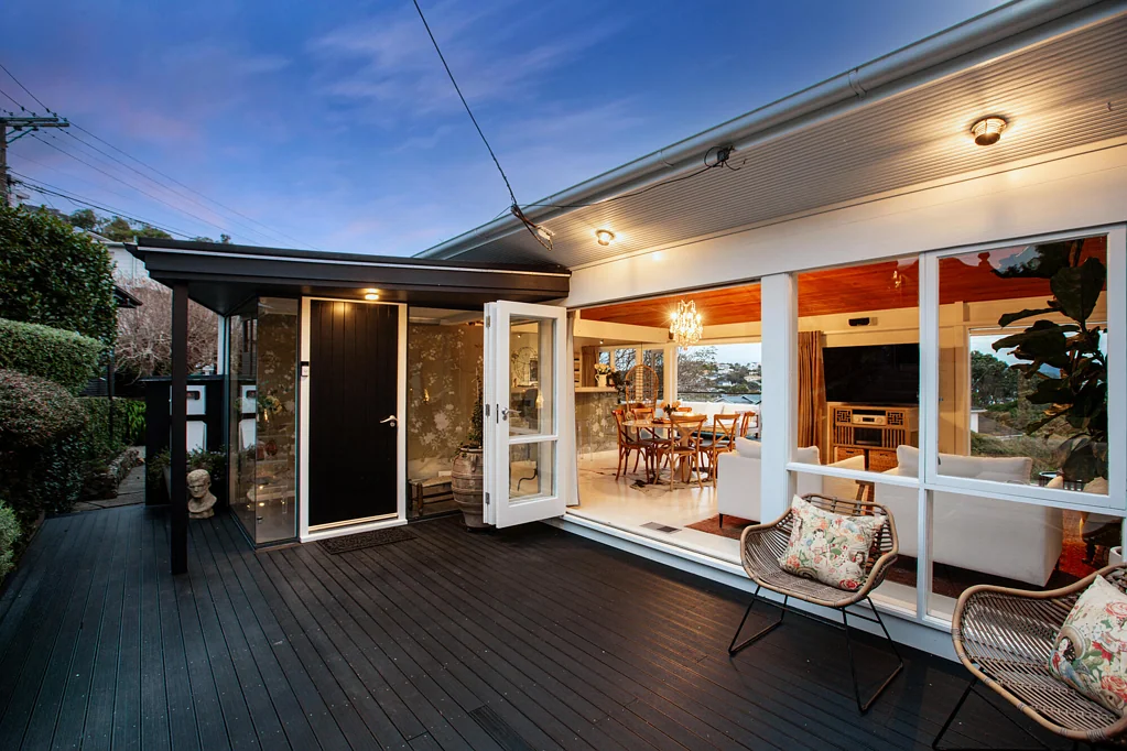 Khandallah 4Kwarto Architectural Living, Exceptional Sun