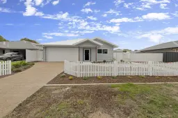 4 Maple Ct, Moore Park Beach