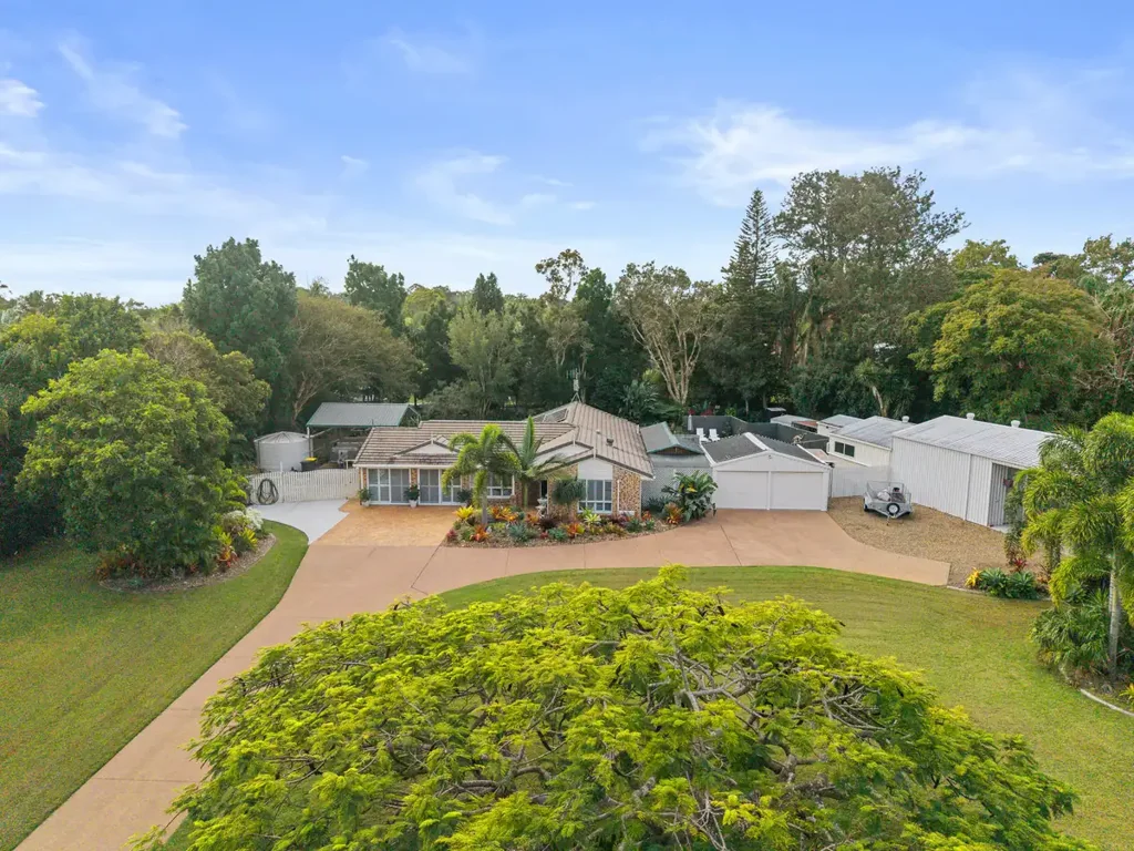 Dundowran Beach 4ਬੈੱਡਰੂਮ COASTAL LIFESTYLE with pool, shed, and ultimate man cave