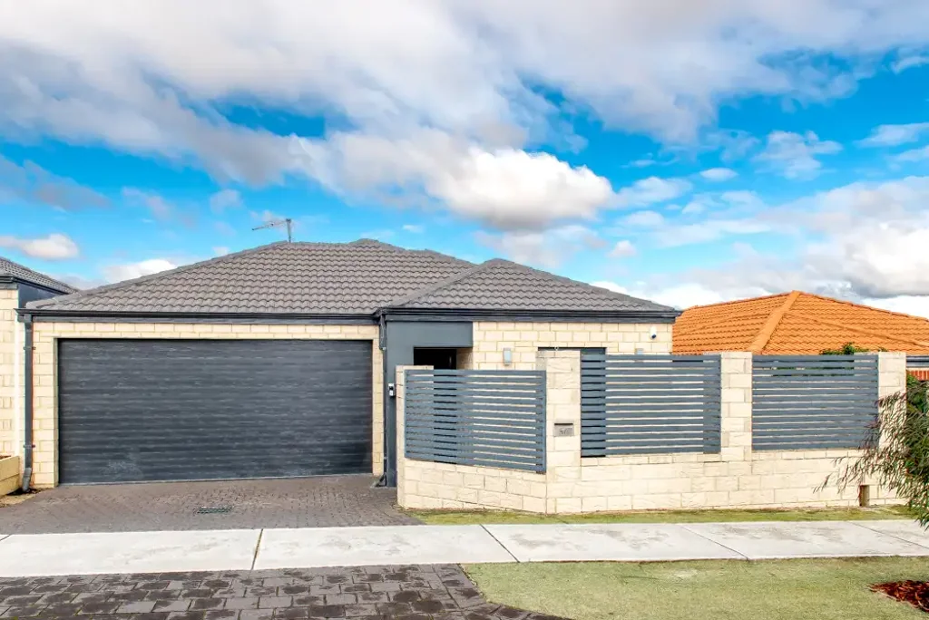 Balcatta 3ਬੈੱਡਰੂਮ STYLISH & SPACIOUS STREET FRONT VILLA LOCATED CLOSE TO PARKS, SHOPS & SCHOOLS!