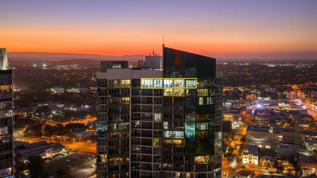 Southport 3Phòng ngủ Top floor with breathtaking Broadwater, Pacific Ocean and City Skyline views -Vacant and ready to move into