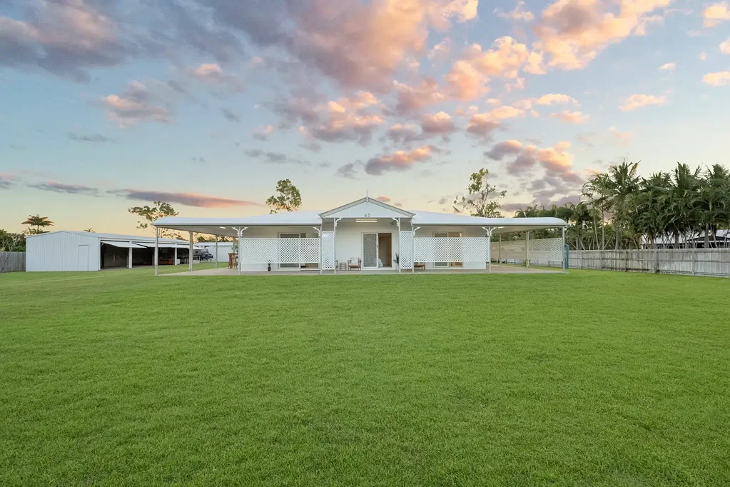 Rangewood 3Zimmer Over an Acre, Two 15.4m Sheds and Room to Grow!