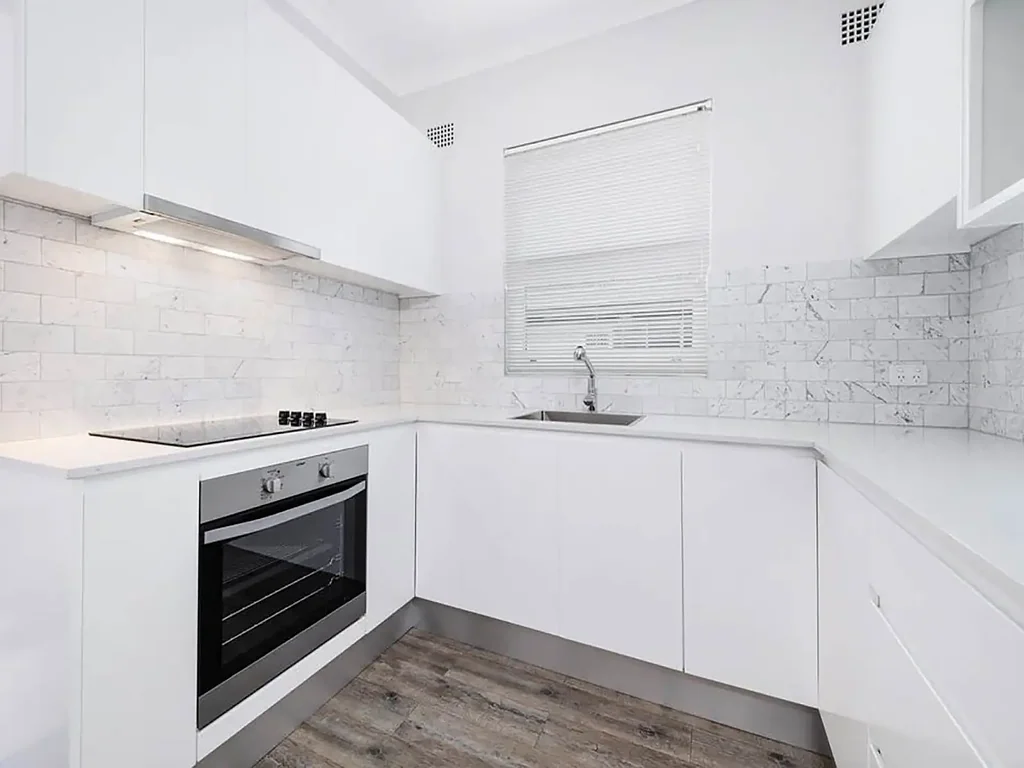 Spacious one bedroom apartment in a beachside locale