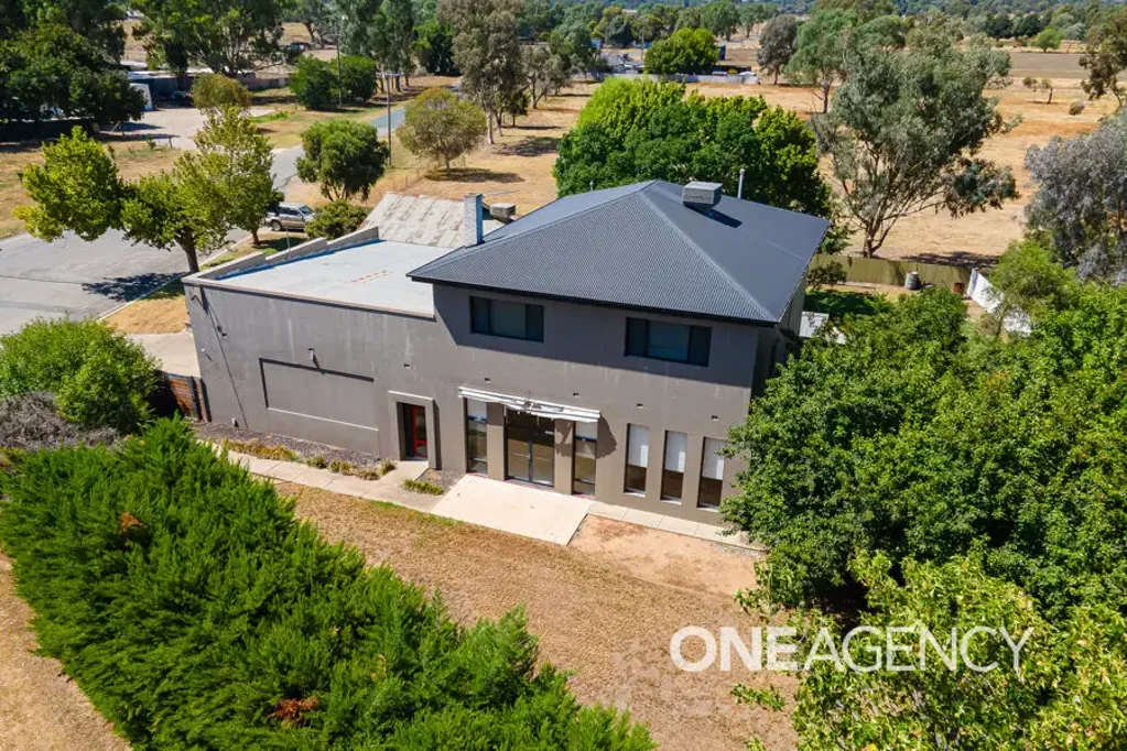 143 HAMPDEN AVENUE, North Wagga Wagga, NSW 2650
