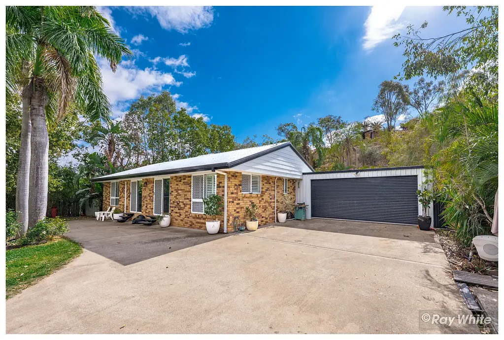 Parkhurst 4 Bedroom Warm, Welcoming & Ready to Call Home