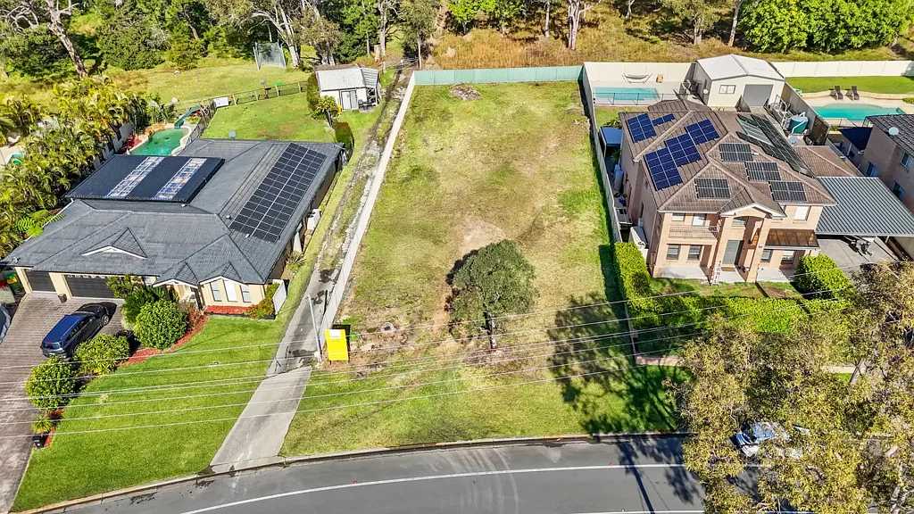 Summerland Point North-East facing 892sqm parcel of land!