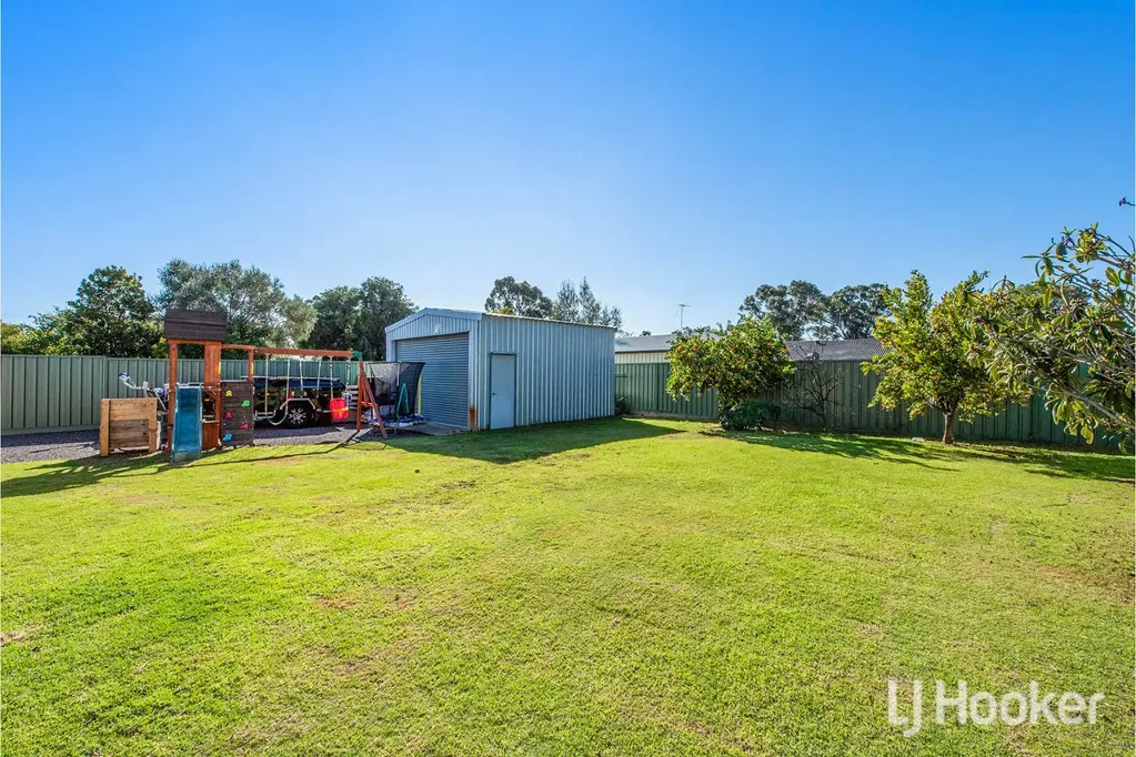 8 Jupiter Way, Greenfields, WA 6210