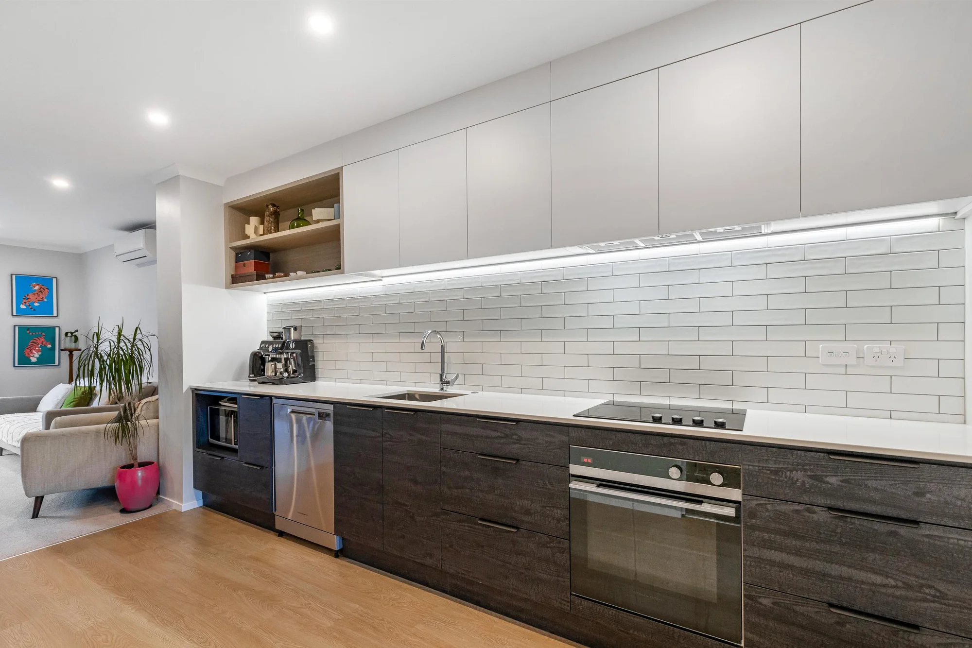 Hobsonville 3房 高效利用每一寸，兼顾功能与美感的理想之家！ Designed With Intent. Zoned for Success.