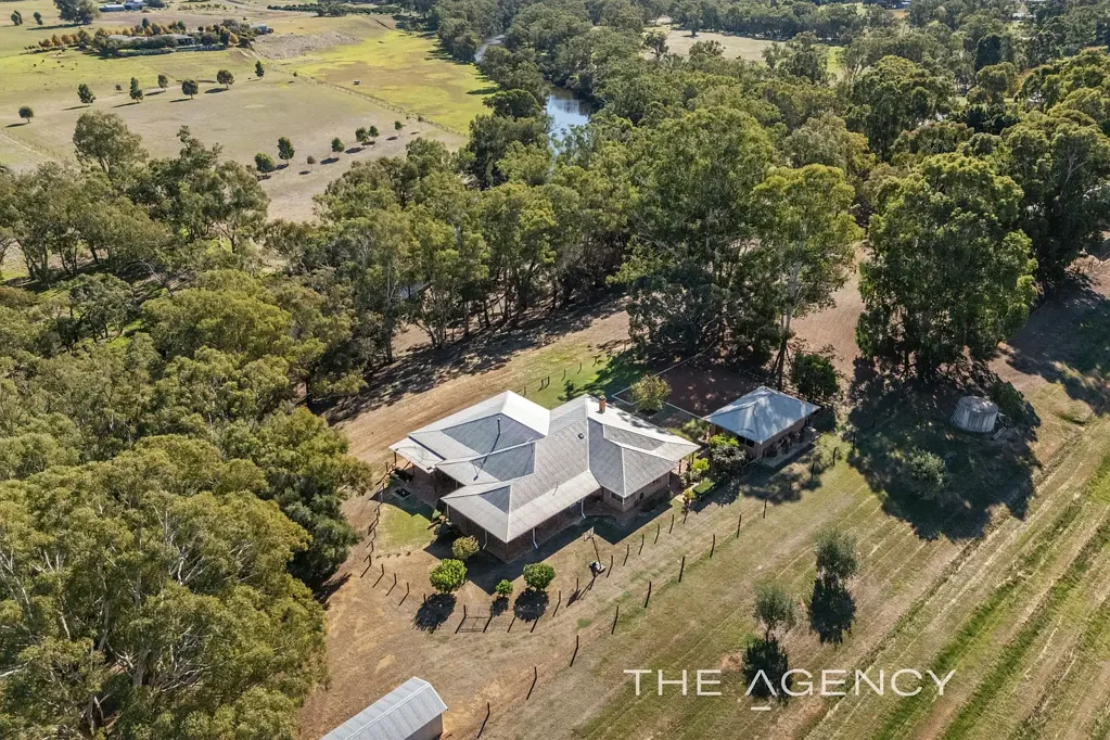 Herne Hill 5ห้องนอน 300 Metre Swan River Frontage, Two Homes on a Parkland 8 Acres