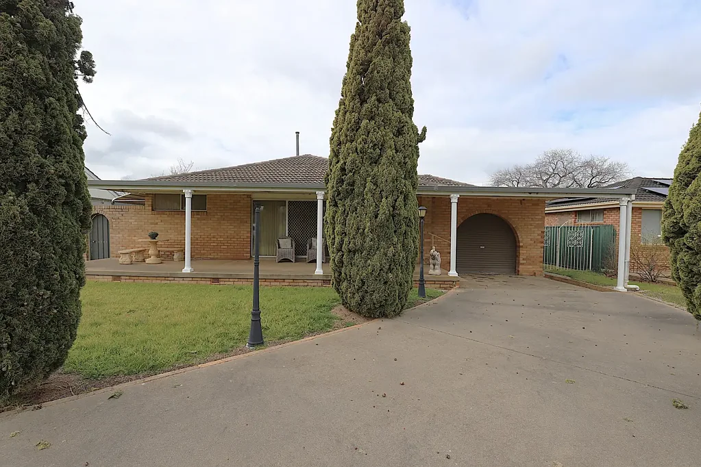 Cootamundra 3chambre Potential And Enviable Location