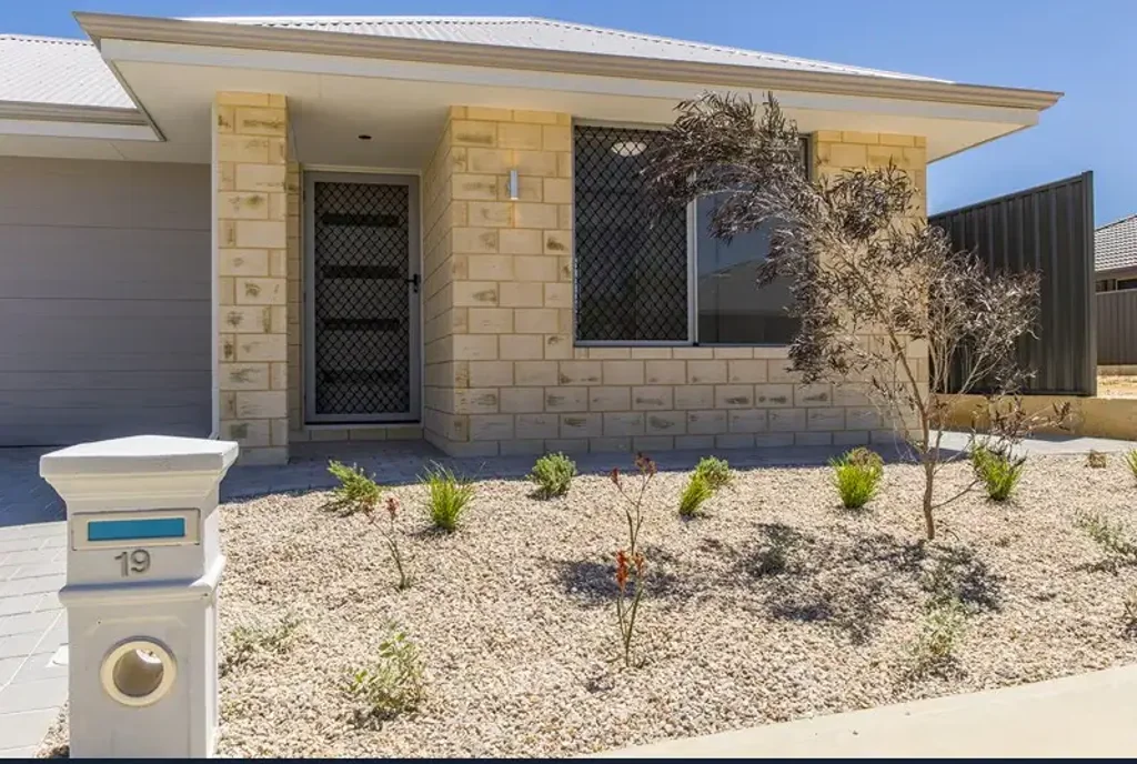 Move in on Moonee!