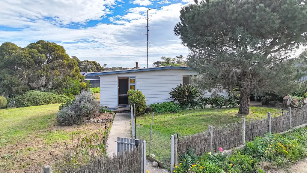 Kingscote 2 Bedroom First Home Buyer Opportunity, 2 Titles on 1555m2