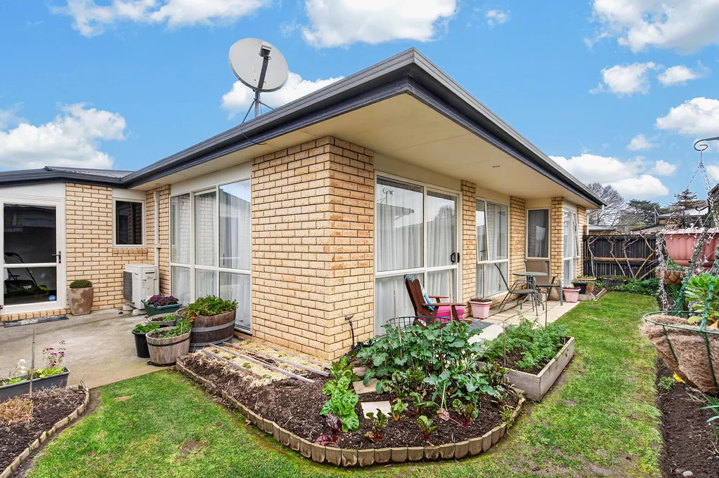 Hillmorton 2Moenga Sunny, Secure, Over Sixties in Sylvan Street!