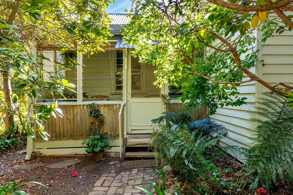 Boho South  "Honeysuckle Cottage"  61 Acres - 2 Titles - Original Timber Cottage