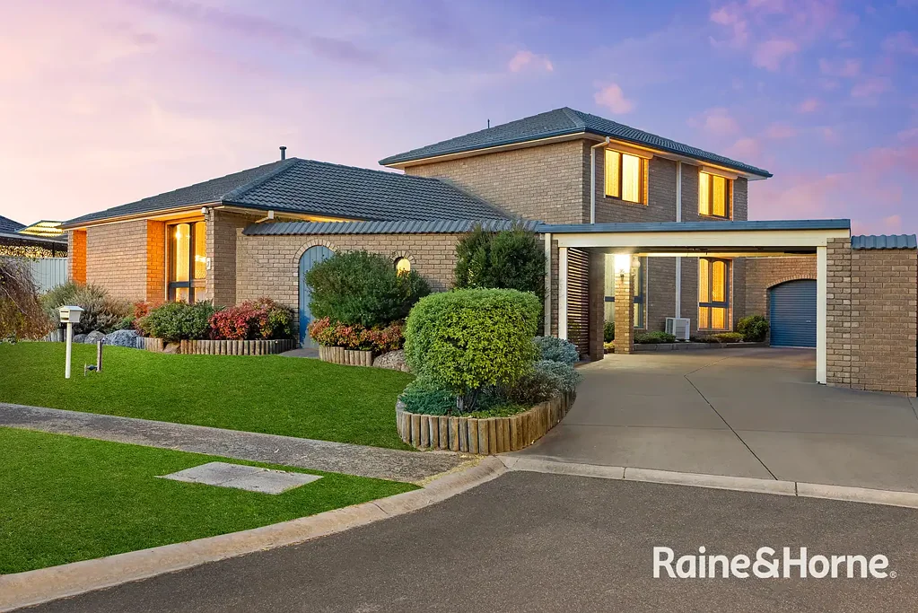 5 Bedroom house in Cranbourne!