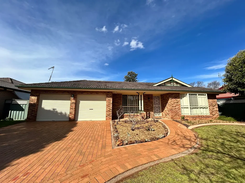 LARGE FOUR BEDROOM HOME