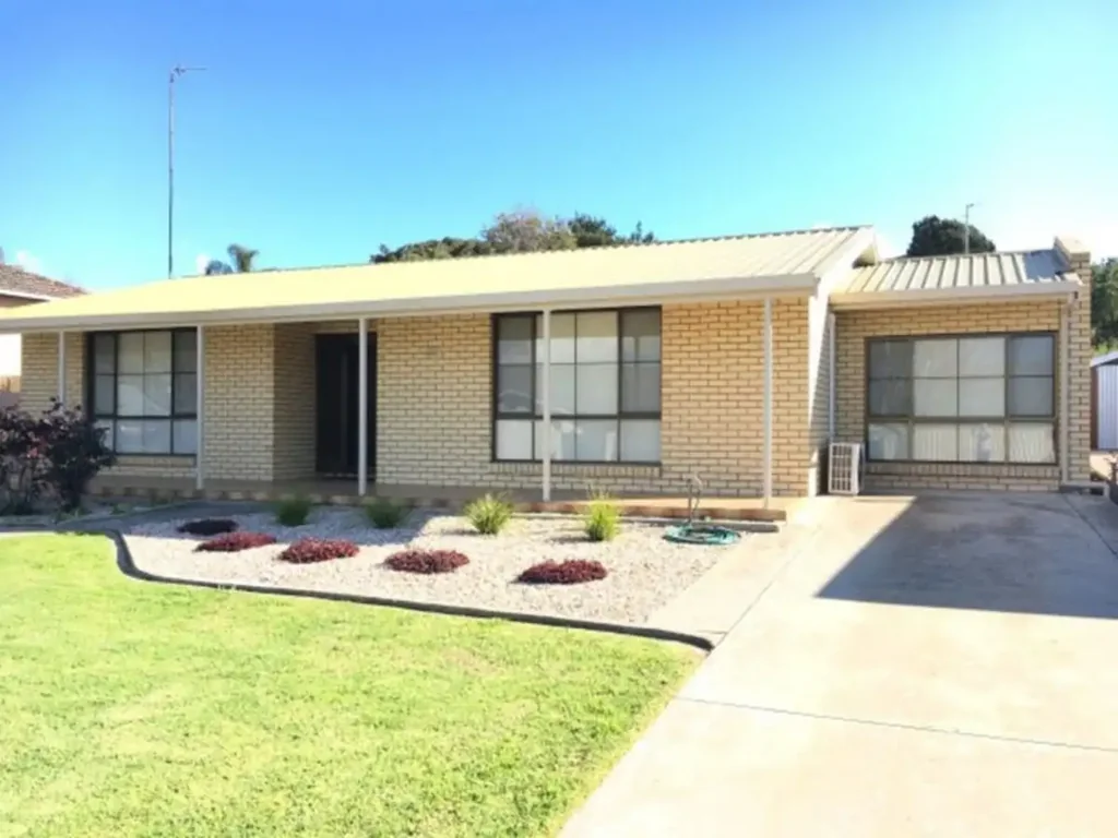 Three bedroom, enclosed yard, low maintenance.