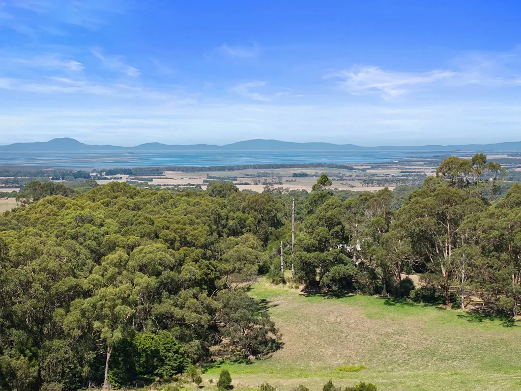 Foster Stunning views from the mountains to the sea