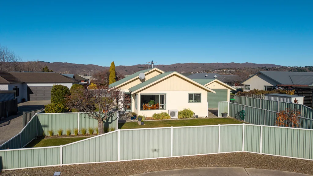 Alexandra 3 Bedroom SUNNY & SURE TO PLEASE