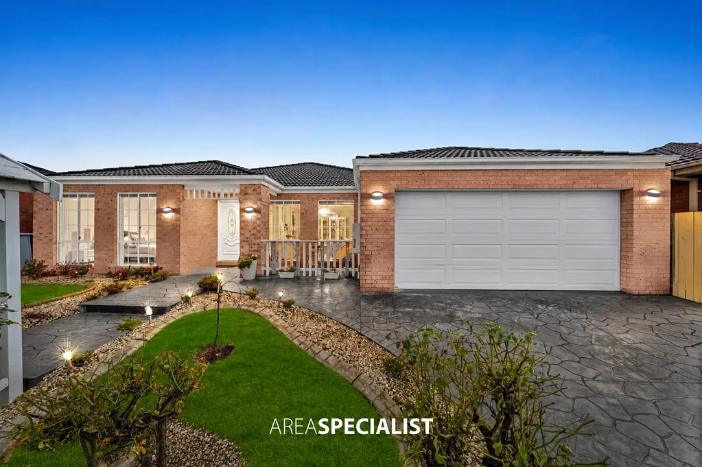 Cranbourne East 5房 Brindalee Estate 中心宽敞的家庭生活 Spacious Family Living in the Heart of Brindalee Estate