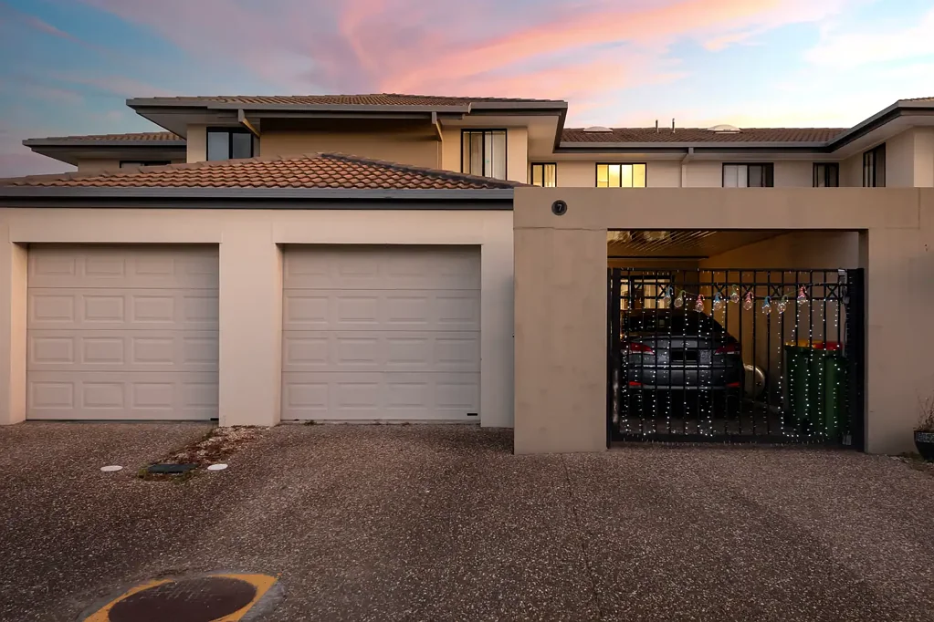 Upper Coomera 3 Bedroom Inviting 3-Bedroom Townhouse in Gated Harvard Mews Complex