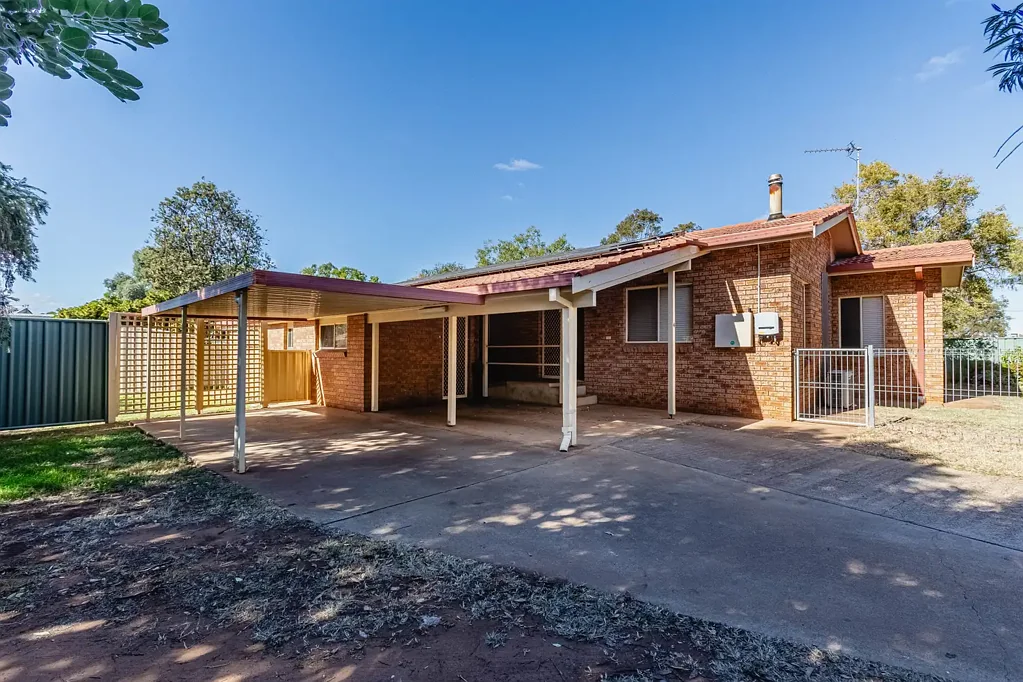 Dubbo 4Zimmer Dual Income Opportunity in Quiet Cul-De-Sac
