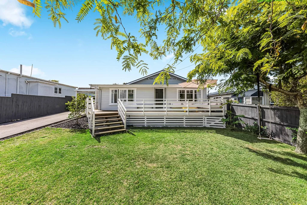 Waterview 4 Bedroom Charm, privacy & easy family living