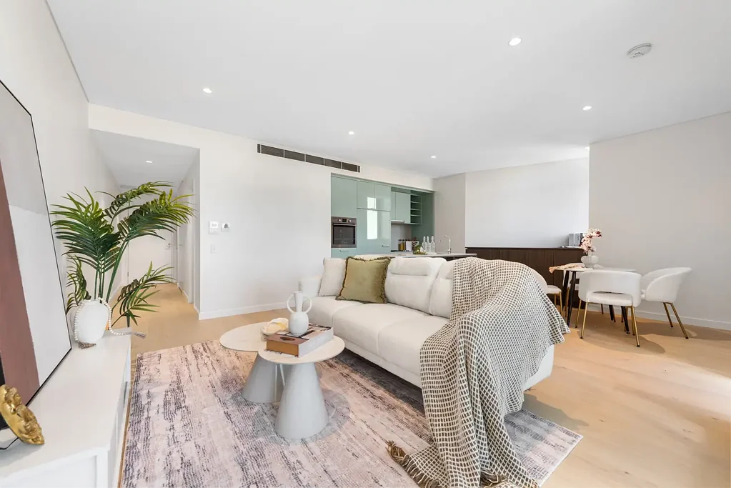 Sunlit North-Facing Apartment in Prime Location