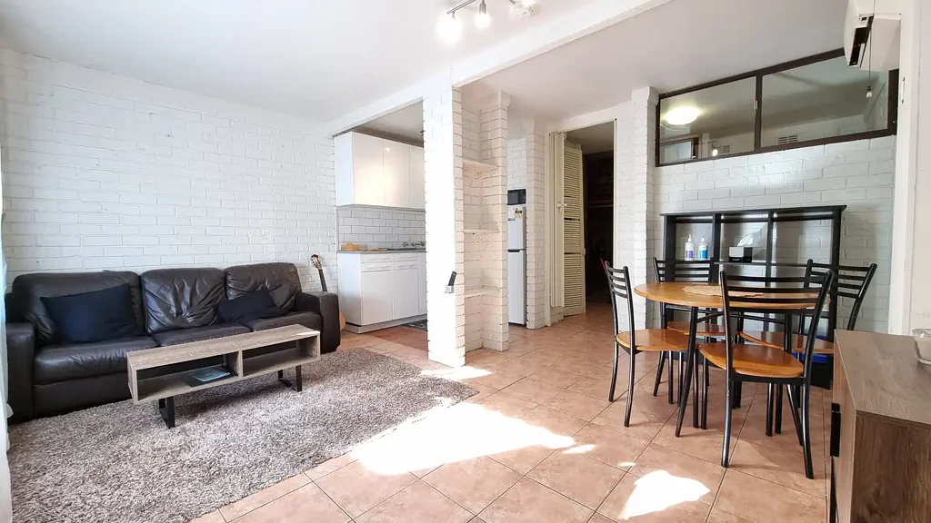 FURNISHED ONE BEDROOM APARTMENT WITH COURTYARD