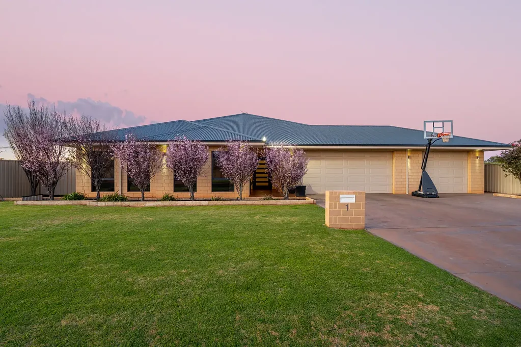 Somerville 4Moenga This is Executive Living in the Goldfields!