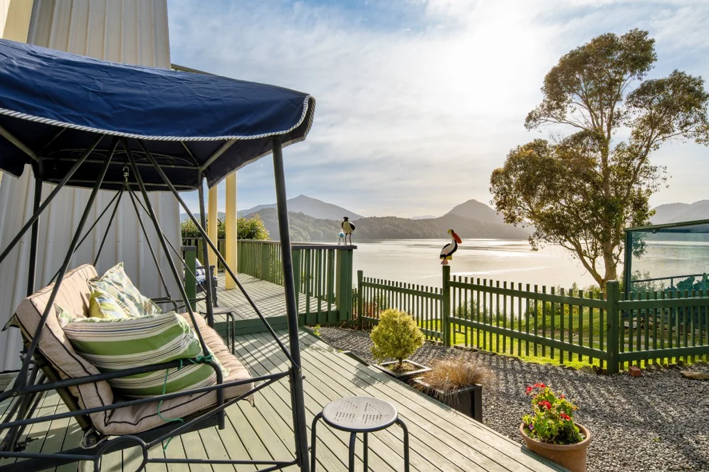 Marlborough Sounds 3Kwarto Exceptional Waterfront Value - Priced to Sell